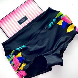 🔥Pink Victoria Secret Gym to swim short New sz M